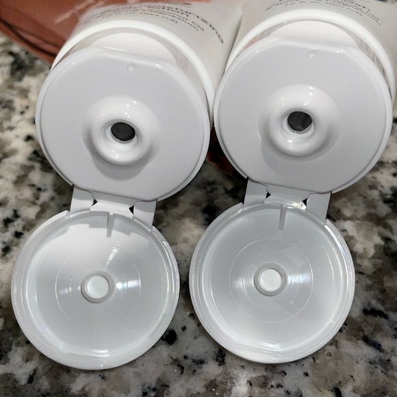 Alo Mega-C Body Wash and Superfruit Moisturizing Body Lotion - Picture 4 of 6